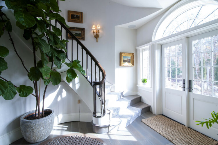 [New Photography] A Colonial-Revival Foyer Featuring A Grand Curved Cooper Preassembled Staircase